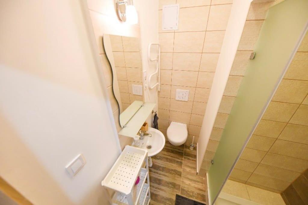 1 Bedroom Flat In Nyar Str., Central ブダペスト エクステリア 写真