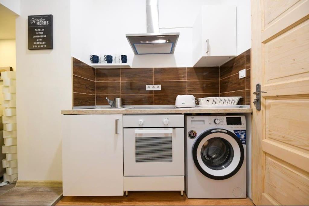 1 Bedroom Flat In Nyar Str., Central ブダペスト エクステリア 写真