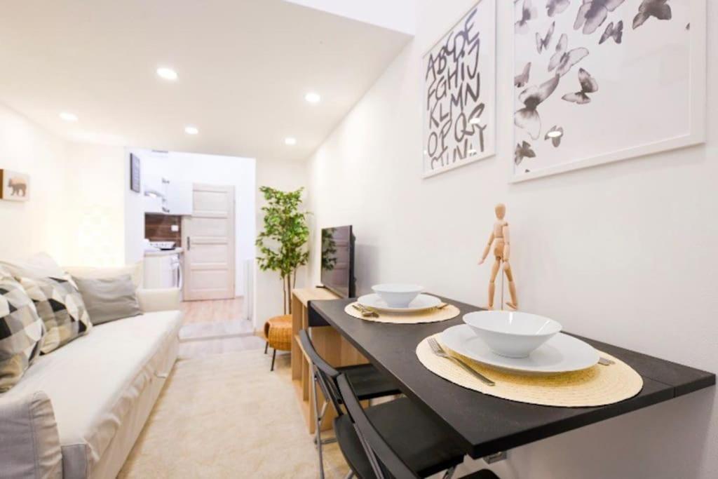 1 Bedroom Flat In Nyar Str., Central ブダペスト エクステリア 写真