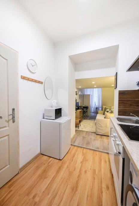 1 Bedroom Flat In Nyar Str., Central ブダペスト エクステリア 写真