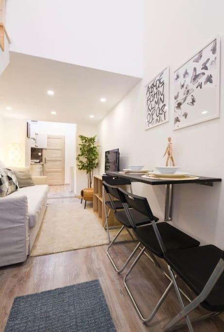 1 Bedroom Flat In Nyar Str., Central ブダペスト エクステリア 写真